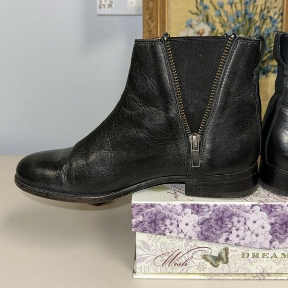 FRYE 7B Carly Black Zip Details Pull on Chelsea Ankle Boots - Picture 8 of 11